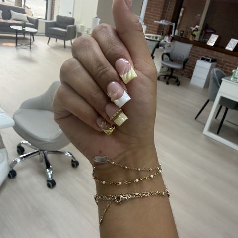 Glaze on Nails, nail salon in Shelton, CT